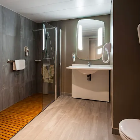 Ibis Liberdade Готель 2*